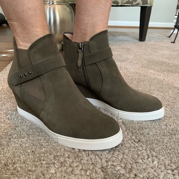 Paolo High Top Wedge Sneaker - Picture 3 of 8